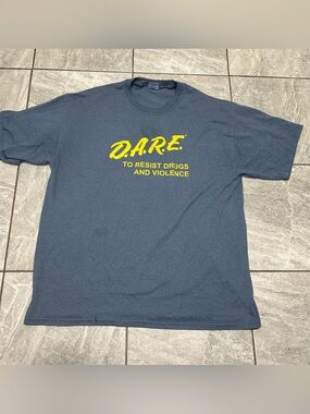 Vintage Y2K Dare T-Shirt XL Blue Yellow Logo Gildan Drug Abuse Resistance